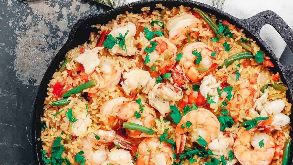 Ultimate Guide to Seafood Paella – Perfect Dinner Party Dish!